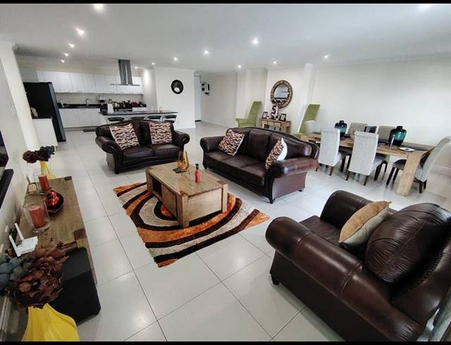 4 BEDROOM APARTMENT FOR SALE IN LA LUCIA